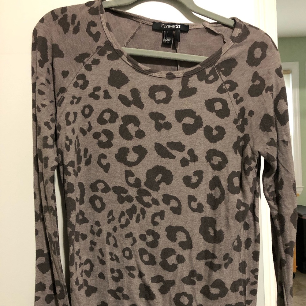 Long Sleeve Leopard Pattern Top - Picture 1 of 1